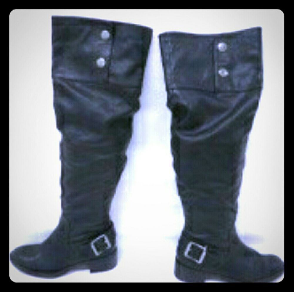 Brand: Simply Vera

Style/: Knee High boots